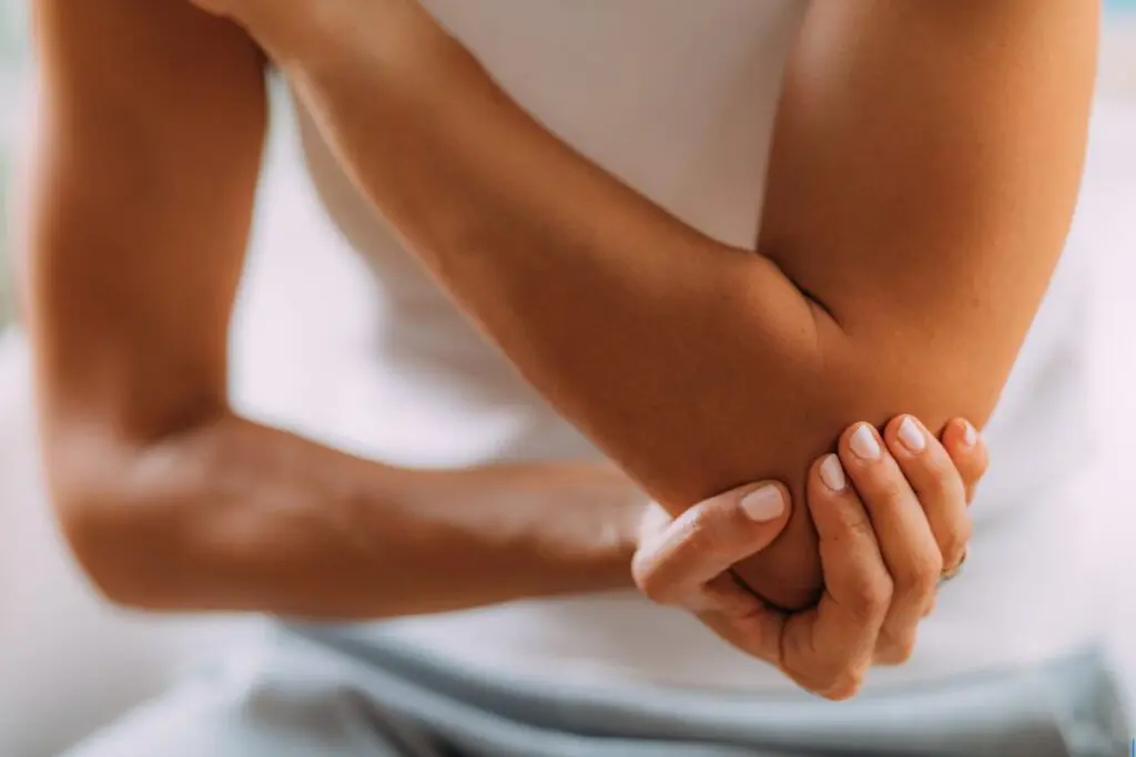 elbow-pain-from-desk-work-one - Innovative Health Care Centers