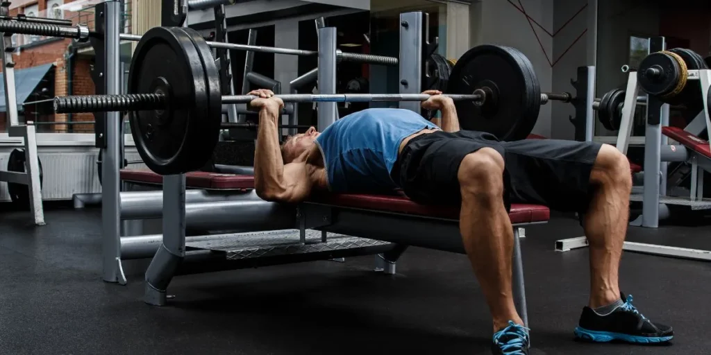 wrist-pain-bench-press - Innovative Health Care Centers
